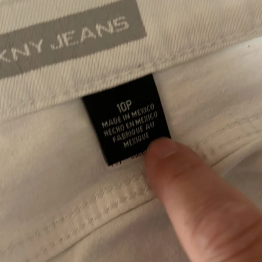 DKNY JEANS BLEECKER BOYFRIEND WHITE SHORTS SIZE 10P